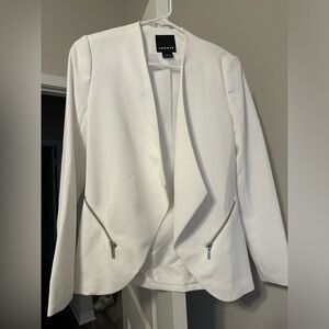 TROUVÉ White Blazer